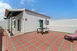 Outdoor dining - Vacation 'The House Of Abades' with Wi-Fi (Abades)