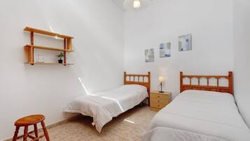 2 bedrooms, iron/ironing board, free WiFi, bed sheets