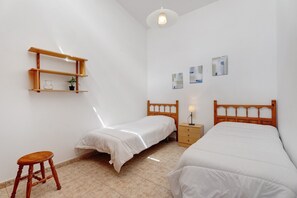 2 bedrooms, iron/ironing board, free WiFi, bed sheets - Vacation 'The House Of Abades' with Wi-Fi (Abades)