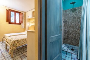 3 bedrooms, bed sheets