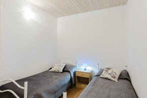 2 dormitorios, tabla de planchar con plancha, wifi gratis y ropa de cama