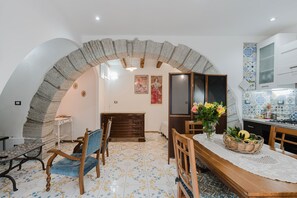 Dining - Studio Apartment 'Flat Calatafimi Segesta' with Wi-Fi and Air Conditioning (Calatafimi)