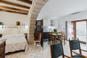 1 habitación, tabla de planchar con plancha, wifi gratis y ropa de cama 