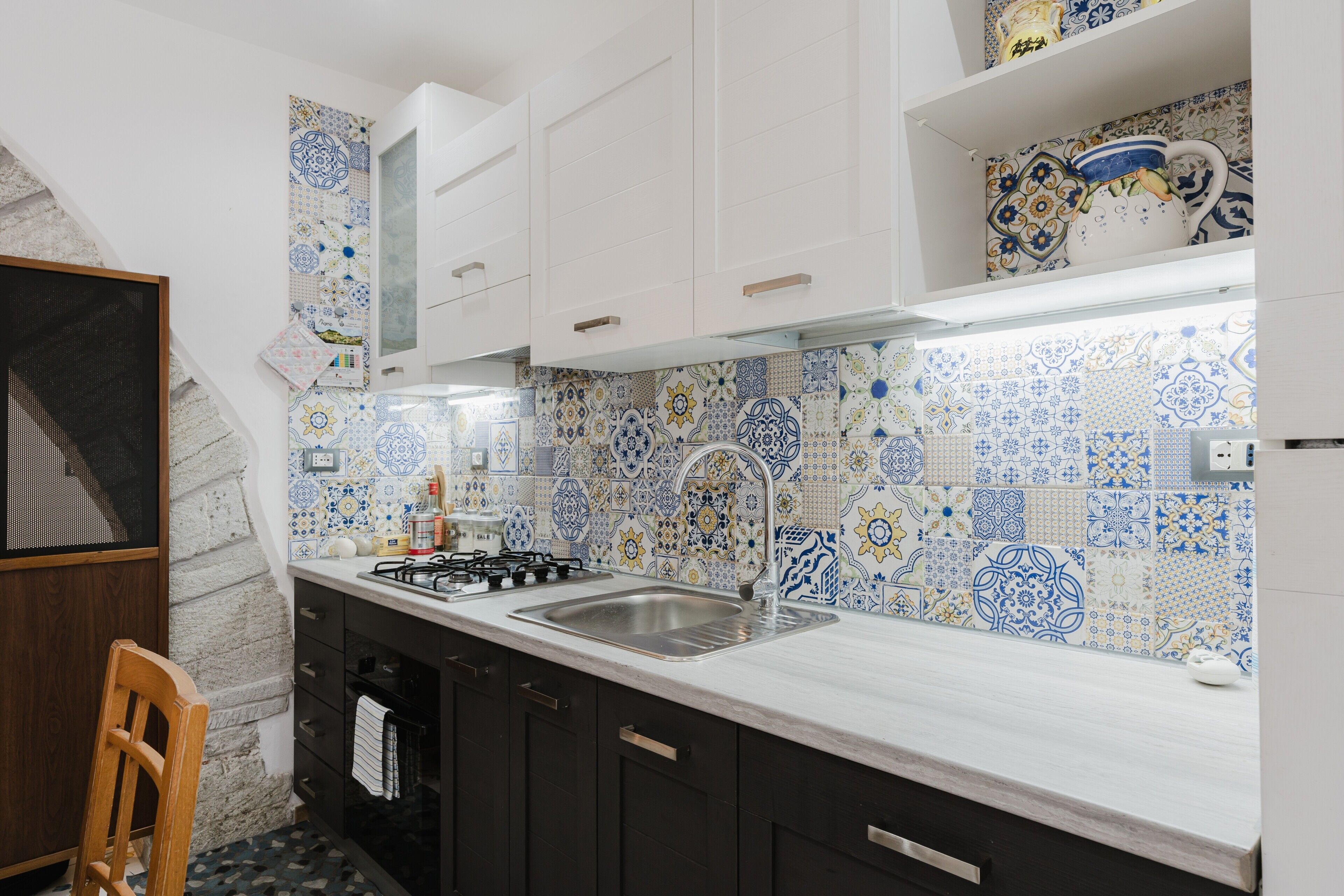 Réfrigérateur, four, plaque de cuisson, cafetière/bouilloire