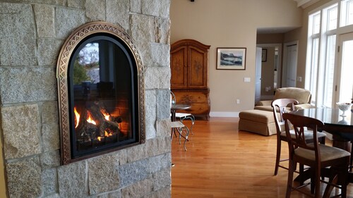 Direct Waterfront -Charming 3-BR house with AC, fitness room in Old Saybrook