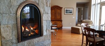 Direct Waterfront -Charming 3-BR house with AC, fitness room in Old Saybrook