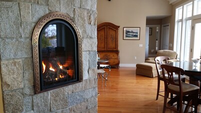 Direct Waterfront -Charming 3-BR house with AC, fitness room in Old Saybrook