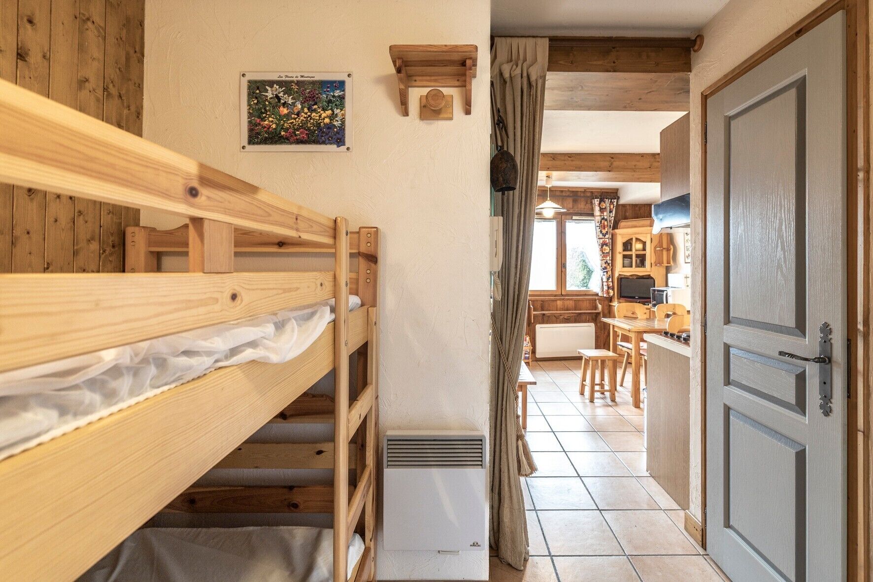 Iron/ironing board, free WiFi