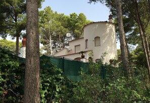 Exterior - Villa "El Castillito" with Pool, Terrace & Wi-Fi (Playa de Pals)