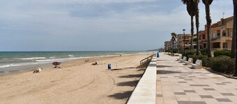 Apartment 'La Terraza De Palmeres' with Sea Views, Wi-Fi and Air Conditioning