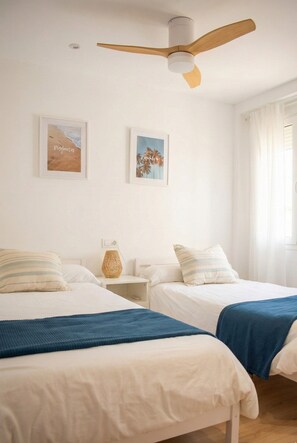 3 bedrooms, iron/ironing board, free WiFi, bed sheets - Apartment 'La Terraza De Palmeres' with Sea Views, Wi-Fi & Air Conditioning (Les Palmeres)