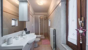 Doccia, asciugacapelli, asciugamani