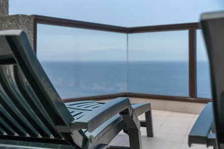 Terrace/patio. Holidays 'Al Mar Los Gigantes' with Private Terrace, Balcony and Wi-Fi