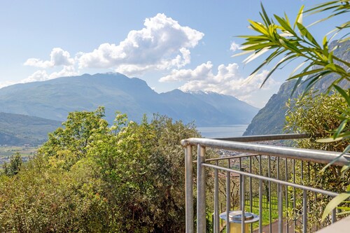 Villa 'Renè' avec terrasse privée, Wi-Fi et climatisation