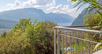 Villa 'RenÚ' avec terrasse privée, Wi-Fi et climatisation