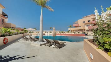 Een verwarmd zwembad