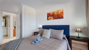 2 slaapkamers, een strijkplank/strijkijzer, gratis wifi, beddengoed