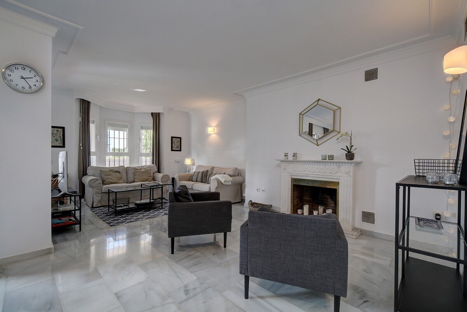 Televisión, chimenea y videojuegos 