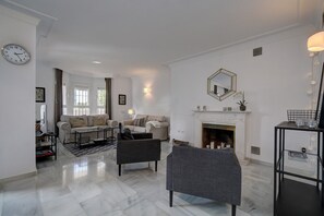 Téléviseur, foyer, jeux vidéo