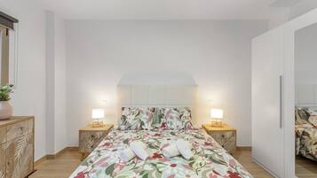 3 slaapkamers, een strijkplank/strijkijzer, gratis wifi, beddengoed