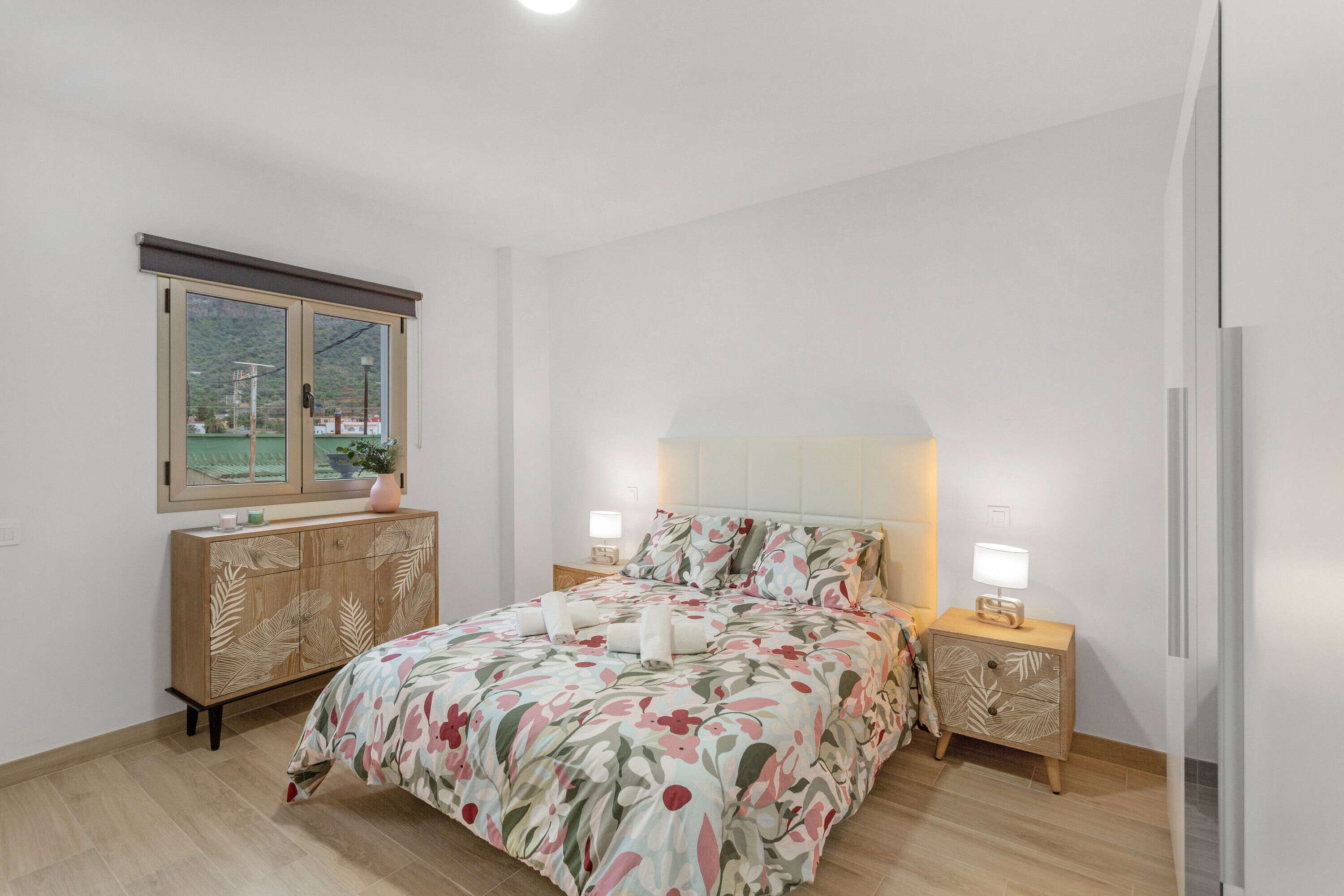 3 slaapkamers, een strijkplank/strijkijzer, gratis wifi, beddengoed