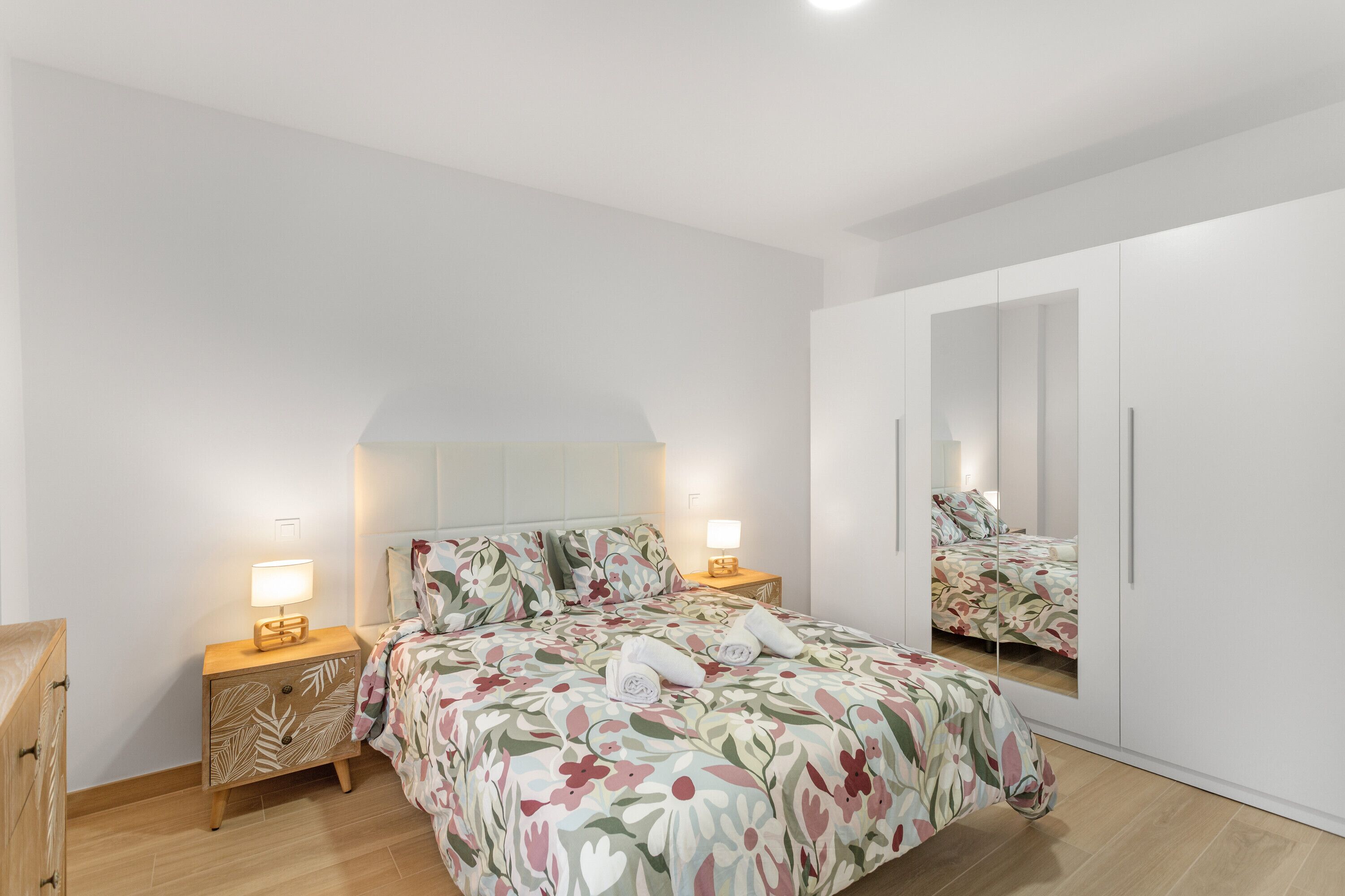 3 makuuhuonetta, silitysrauta/-lauta, ilmainen Wi-Fi, vuodevaatteet