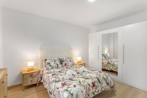 3 makuuhuonetta, silitysrauta/-lauta, ilmainen Wi-Fi, vuodevaatteet