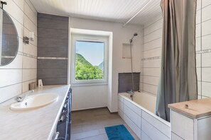 Suihku, hiustenkuivaaja