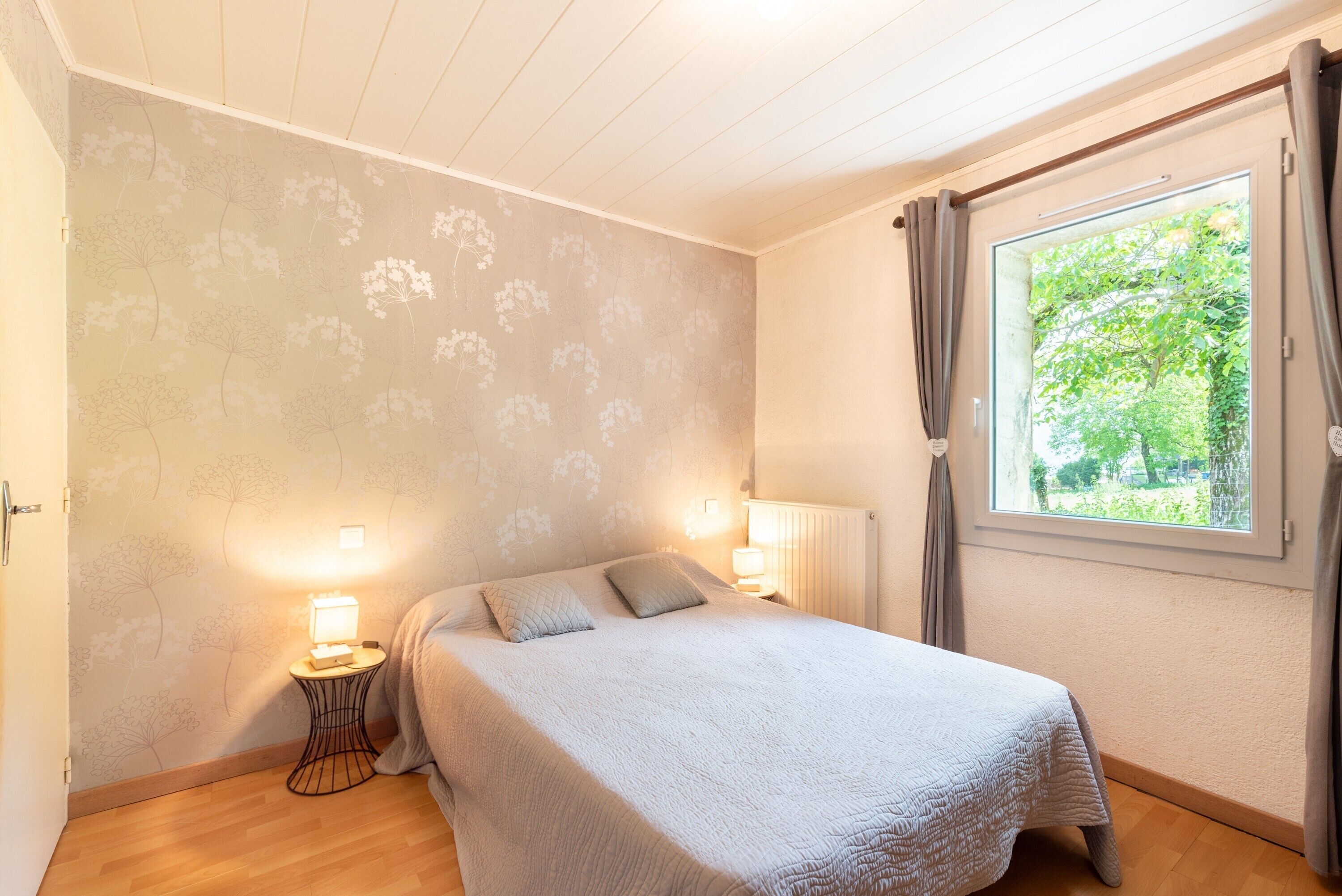 5 bedrooms, iron/ironing board, free WiFi