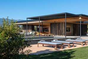 Property grounds - Casa Nera: Ultra-luxurious villa, private pool, sea view, and unspoiled nature (Pianottoli-Caldarello)