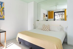 5 bedrooms, iron/ironing board, free WiFi, bed sheets