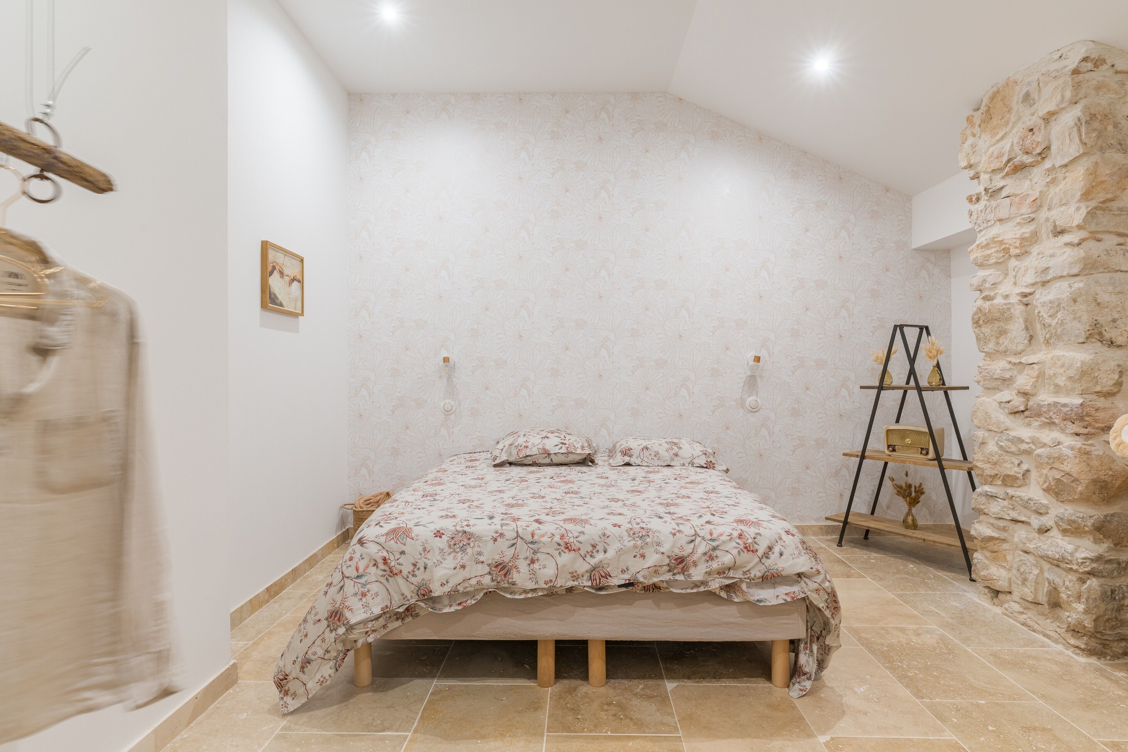 2 室のベッドルーム、WiFi (無料)、ベッドシーツ