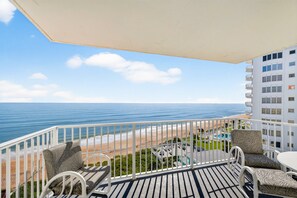 Property grounds - Pet friendly, direct oceanfront corner 2/2 with spacious balcony and heated beachfront pool (Ormond Beach)