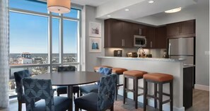 Dining - Charming 2-bedroom beachfront resort near water parks and golf (Myrtle Beach)