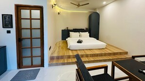 A bedroom with a bed, a ceiling fan, a wardrobe, and a desk with a chair. - Roys Villa Havelock Sky 1 (AN)