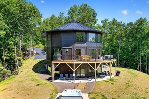 A two-story house with a deck, outdoor seating, and a hot tub. - Raven House | Pet-Friendly, Hot Tub & Home Gym! (Black Mountain)