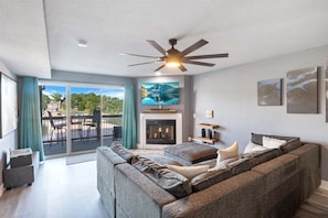 Smart TV y chimenea