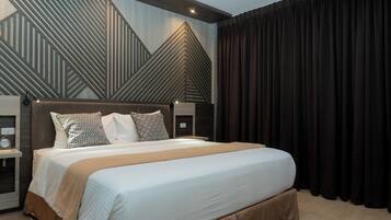 Suite ejecutiva, vista al océano | Ropa de cama de alta calidad y minibar