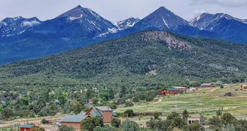 Cozy 3-bedroom mountain cabin with breathtaking 360 degree view