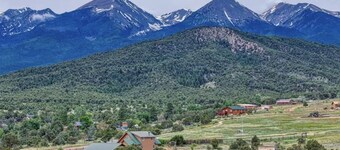 Cozy 3-bedroom mountain cabin with breathtaking 360 degree view