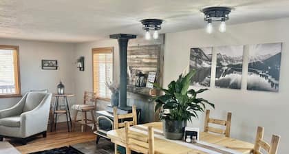 Cozy 3-bedroom mountain cabin with breathtaking 360 degree view