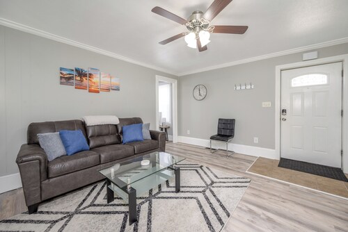 Cuyahoga Valley National Parks Home! Close to downtown Cuyahoga Falls!