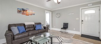 Cuyahoga Valley National Parks Home! Close to downtown Cuyahoga Falls!