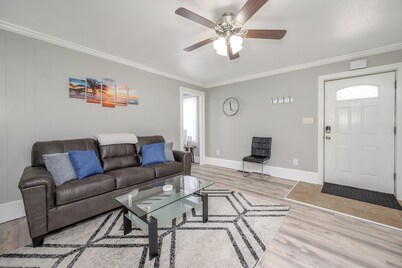 Cuyahoga Valley National Parks Home! Close to downtown Cuyahoga Falls!