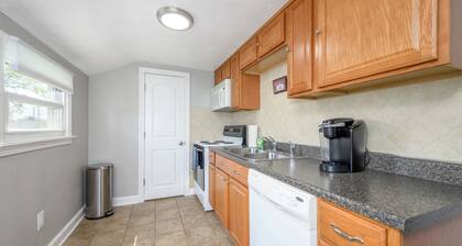 Cuyahoga Valley National Parks Home! Close to downtown Cuyahoga Falls!