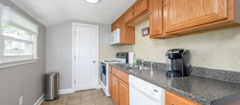 Cuyahoga Valley National Parks Home! Close to downtown Cuyahoga Falls!