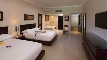 Studio Suite, Kitchen, Poolside | In-room safe, blackout curtains, iron/ironing board, free WiFi