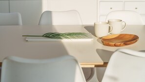 Habitación básica, 4 habitaciones (Mani Stay(Sunset /Ocean View /Pool)) | 4 habitaciones y wifi gratis 