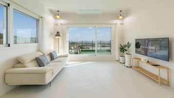 Basic Room, 4 Bedrooms (Mani Stay(Sunset /Ocean View /Pool)) | 4 bedrooms, free WiFi