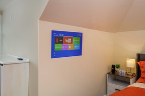 1 室のベッドルーム、デスク、アイロン / アイロン台、WiFi (無料)